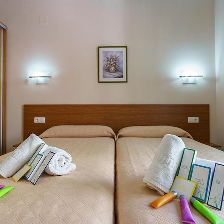 Hostal Costabella Powered By Faro Homes Fuengirola Εξωτερικό φωτογραφία
