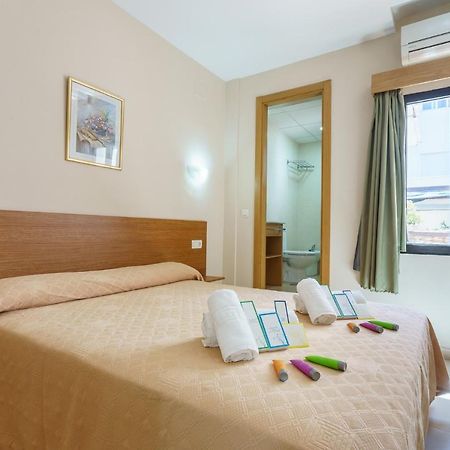 Hostal Costabella Powered By Faro Homes Fuengirola Εξωτερικό φωτογραφία