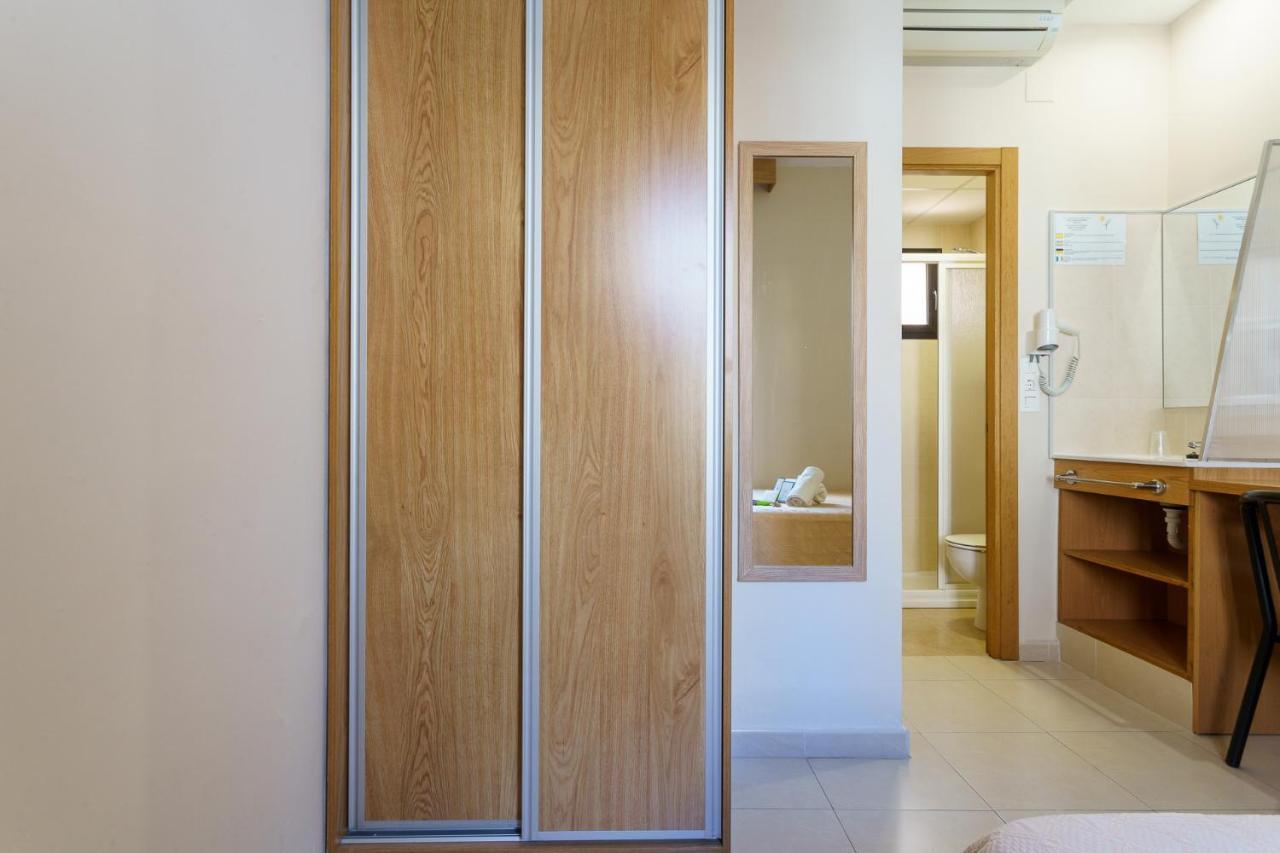 Hostal Costabella Powered By Faro Homes Fuengirola Εξωτερικό φωτογραφία