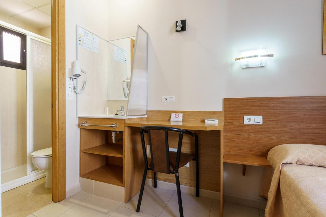 Hostal Costabella Powered By Faro Homes Fuengirola Εξωτερικό φωτογραφία