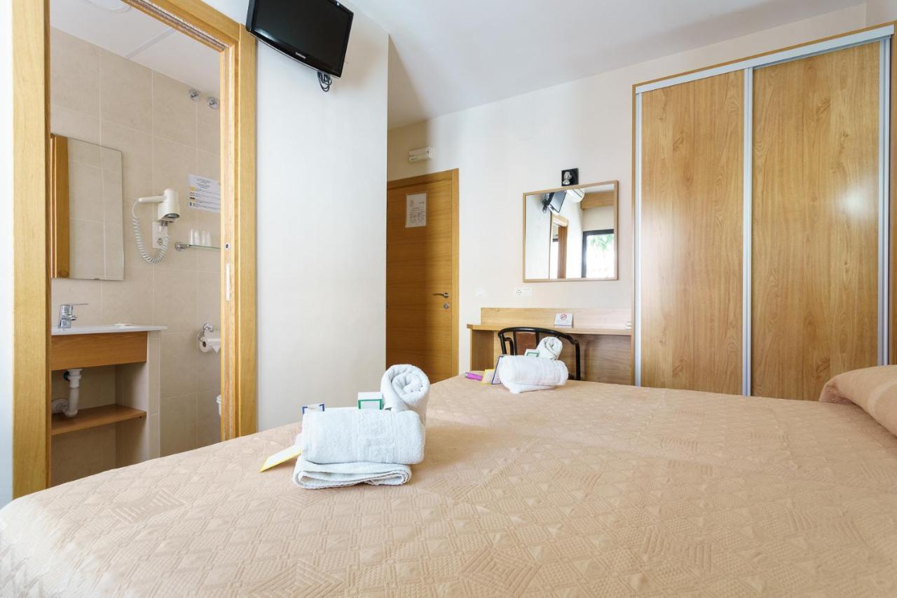 Hostal Costabella Powered By Faro Homes Fuengirola Εξωτερικό φωτογραφία