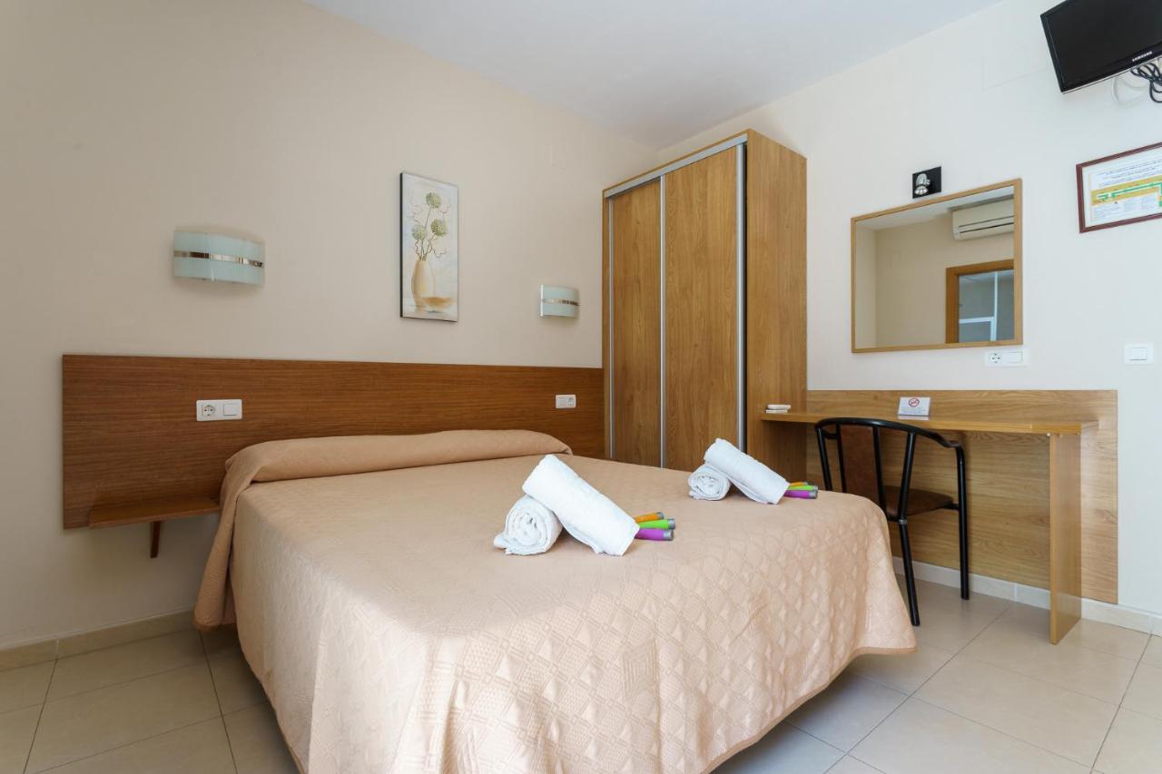 Hostal Costabella Powered By Faro Homes Fuengirola Εξωτερικό φωτογραφία