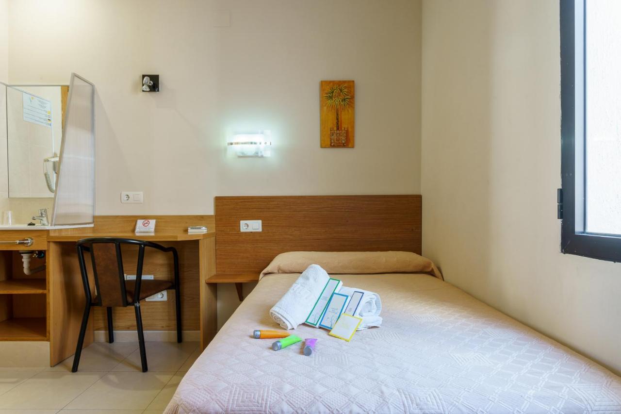 Hostal Costabella Powered By Faro Homes Fuengirola Εξωτερικό φωτογραφία