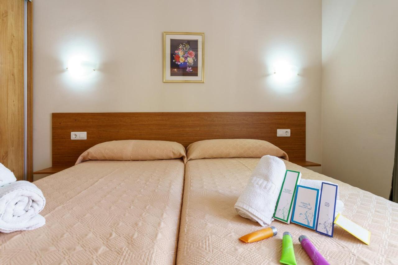 Hostal Costabella Powered By Faro Homes Fuengirola Εξωτερικό φωτογραφία